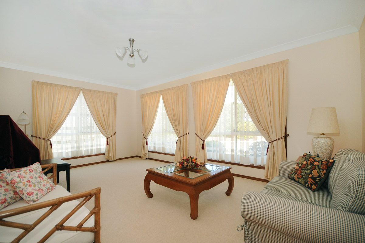 27 Ward Street, MIDDLE RIDGE, QLD 4350
