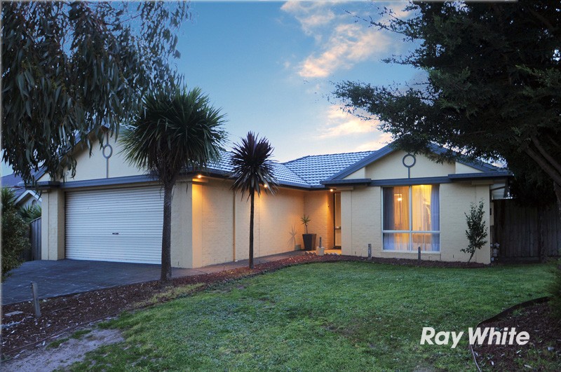 2 Eldershaw Drive, LYNBROOK, VIC 3975