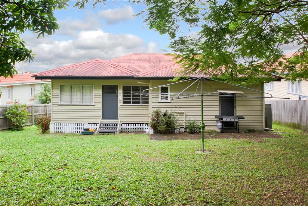 36 Emma Street, HOLLAND PARK, QLD 4121