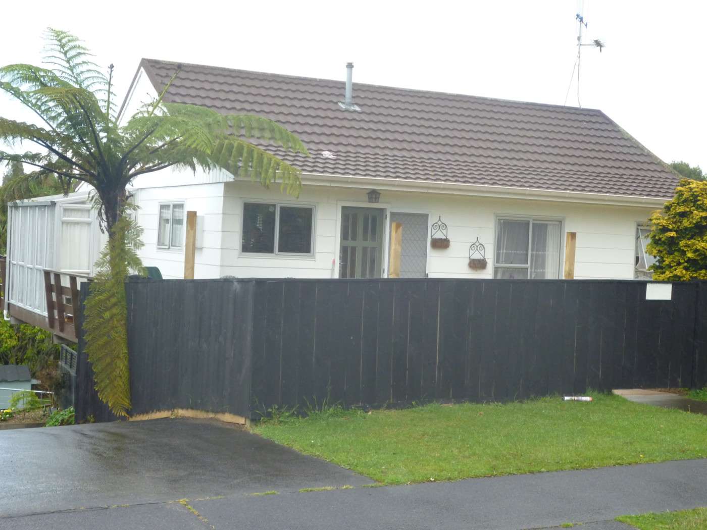 47 Mitcham Avenue photo 2