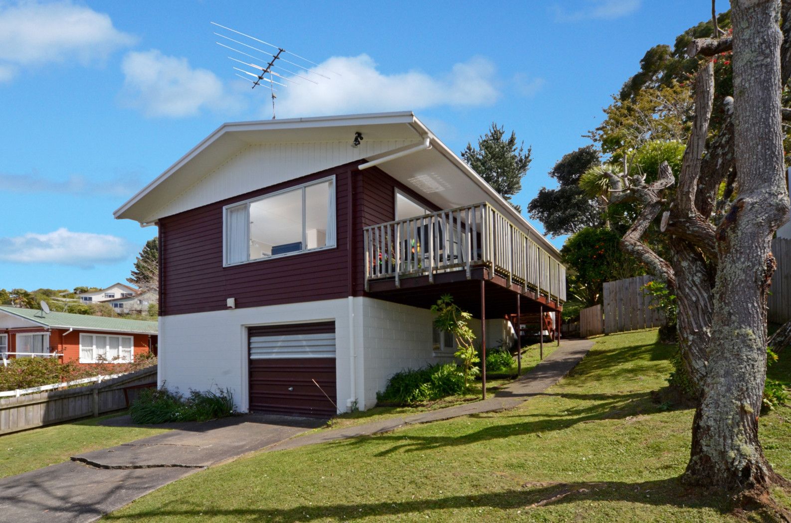 52 Ayton Drive, TOTARAVALE, North Shore City