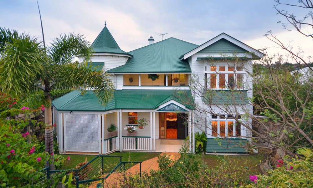 81 Hipwood Avenue, COORPAROO QLD 4151