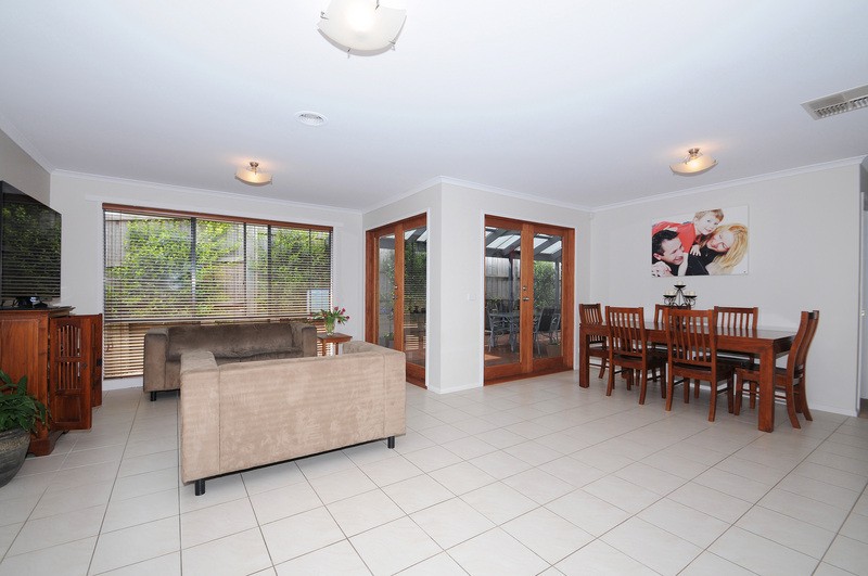 17 Esta Court, CARRUM DOWNS, VIC 3201