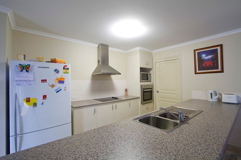 8 Debbie Court, OAKEY, QLD 4401