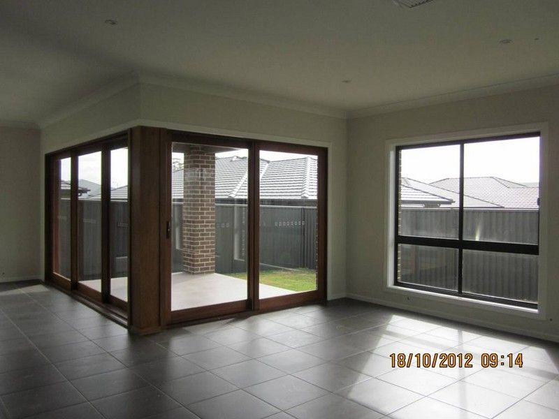 24 Sandstock Crescent, JORDAN SPRINGS, NSW 2747