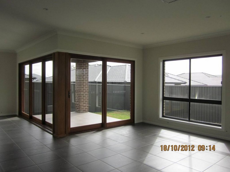 24 Sandstock Crescent, JORDAN SPRINGS, NSW 2747