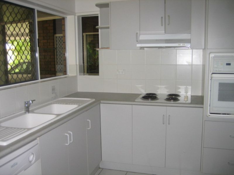 9 Krakatoa Close, SMITHFIELD, QLD 4878