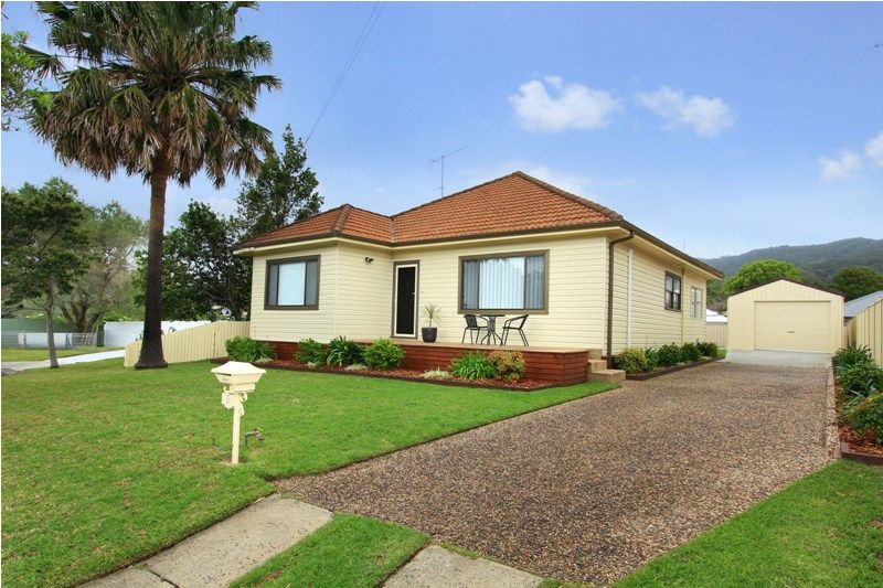 8 St Andrews Place, CORRIMAL NSW 2518