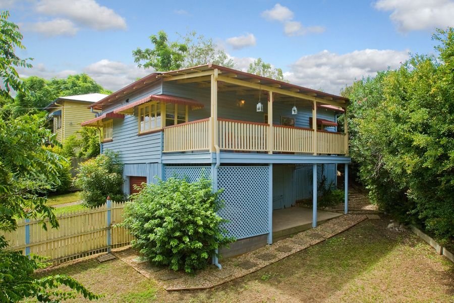 48 Waratah Avenue, HOLLAND PARK WEST, QLD 4121