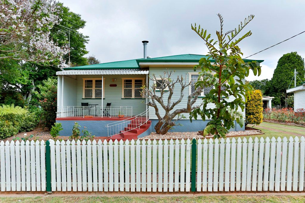 6 Farquharson Street, HARRISTOWN QLD 4350
