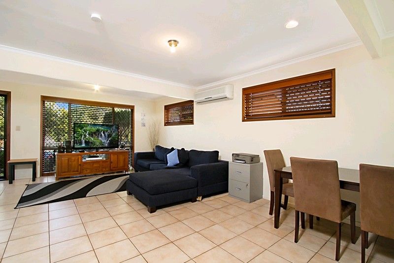 3 Amie Court, SPRINGWOOD QLD 4127