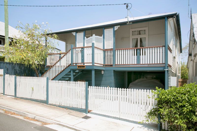 37 Mossgrove Street, WOOLLOONGABBA QLD 4102