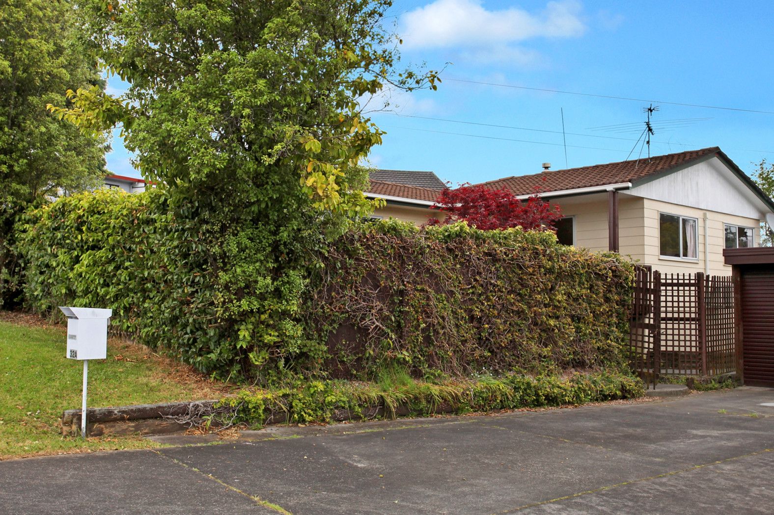 32A Hale Crescent, GLENFIELD, North Shore City