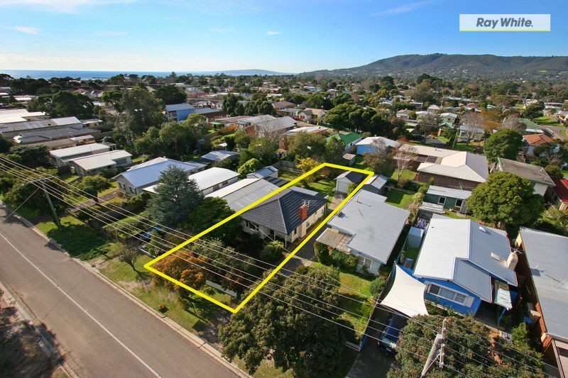 77 Sixth Avenue, ROSEBUD, VIC 3939