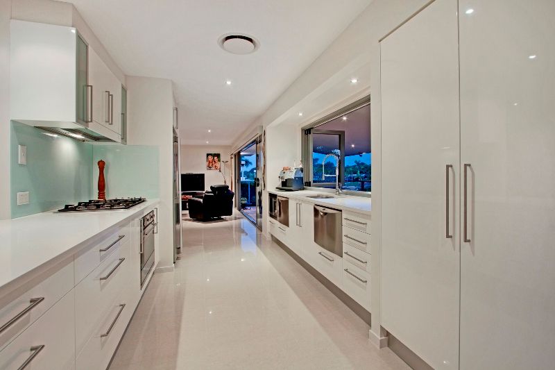 7 River Crescent, BROADBEACH WATERS, QLD 4218