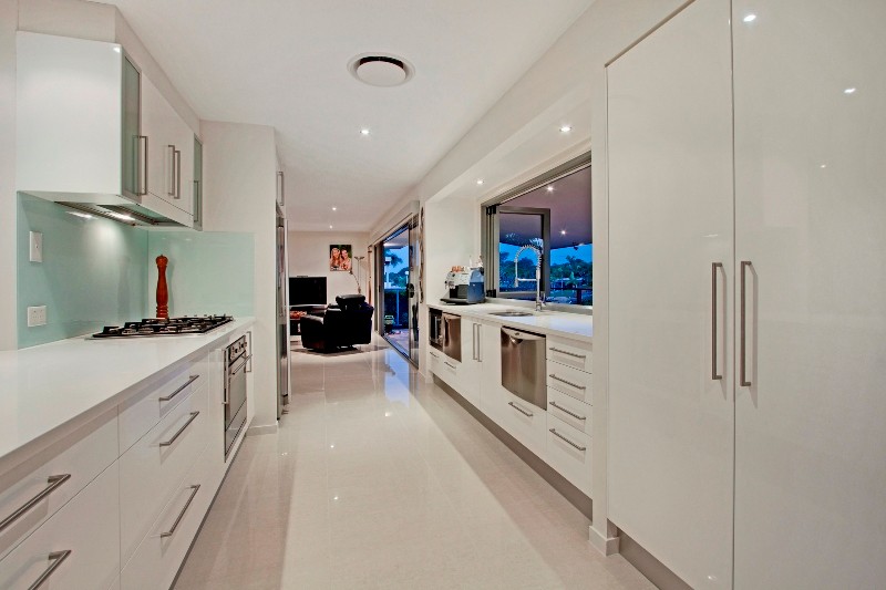 7 River Crescent, BROADBEACH WATERS, QLD 4218