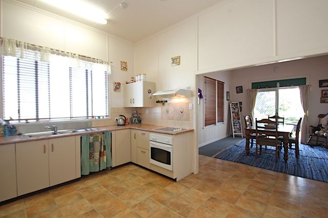 2 Deebing Street, IPSWICH, QLD 4305