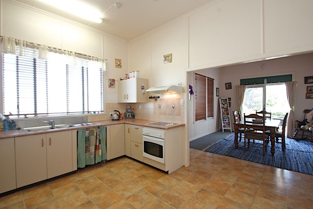 2 Deebing Street, IPSWICH, QLD 4305