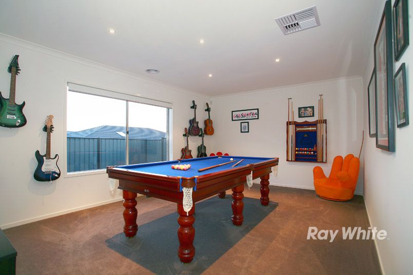 37 Hackney Circuit (runs off Heather Grove), CLYDE NORTH, VIC 3978