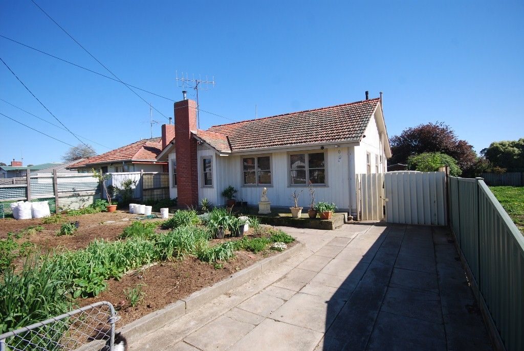 21 Boronia Grove, WENDOUREE VIC 3355