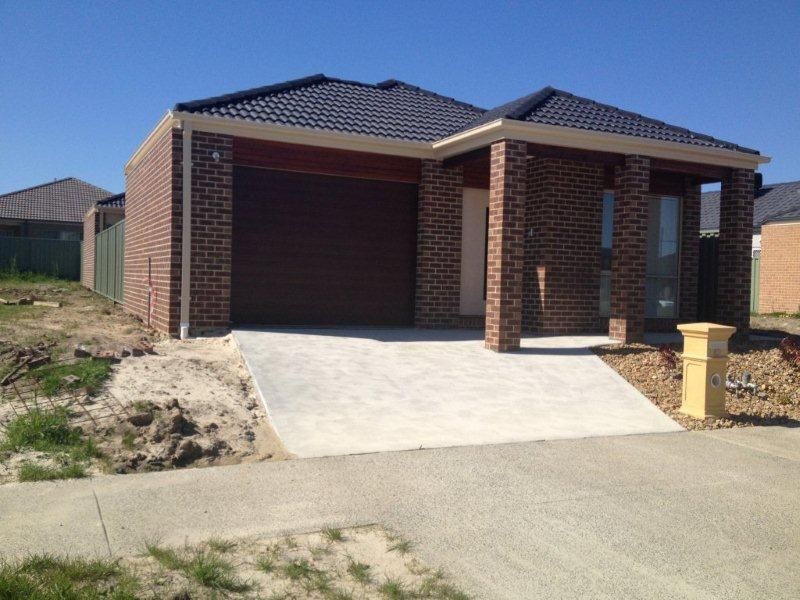 82 Dussledorp Avenue, PAKENHAM, VIC 3810