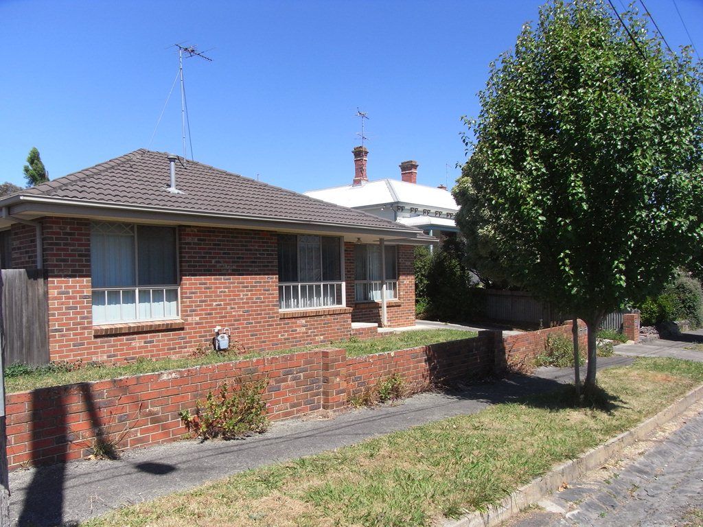 1/8 Bradshaw Street, GOLDEN POINT, VIC 3350