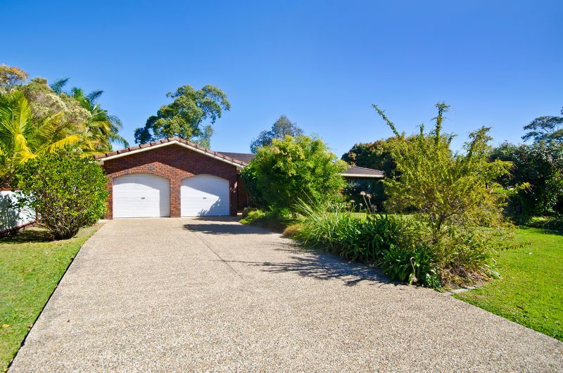 64 Barrier Reef Drive, MERMAID WATERS QLD 4218