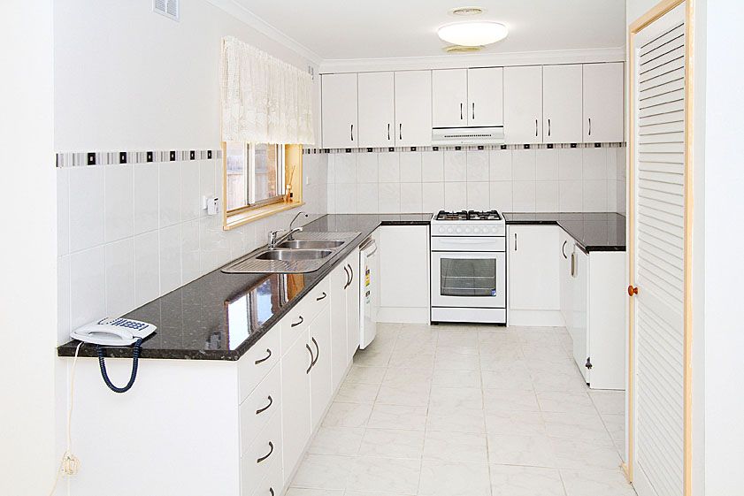 11 Malua Crescent, MILL PARK, VIC 3082
