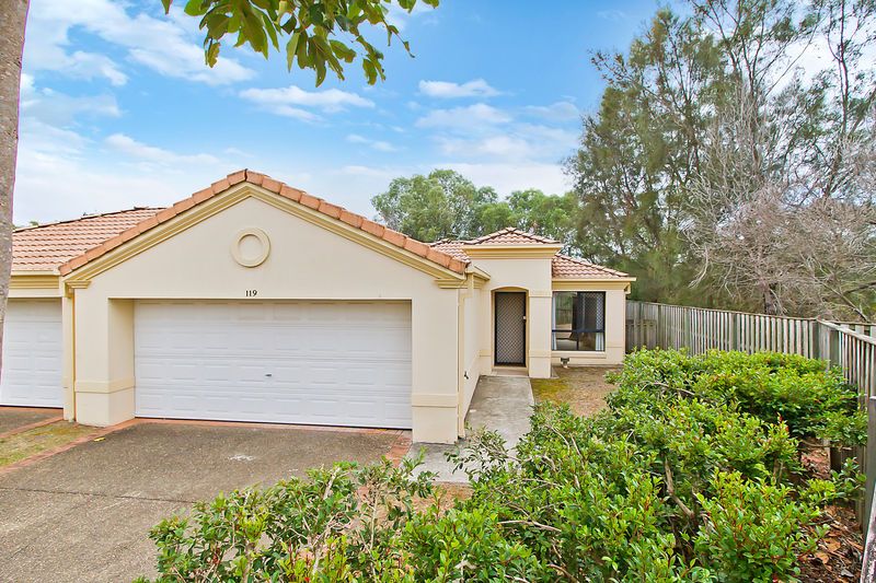 2 Langport Parade, MUDGEERABA QLD 4213