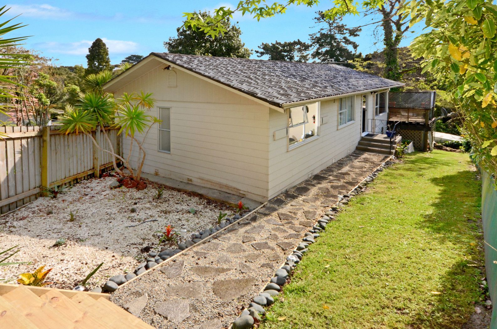 59 Neal Avenue, GLENFIELD, North Shore City