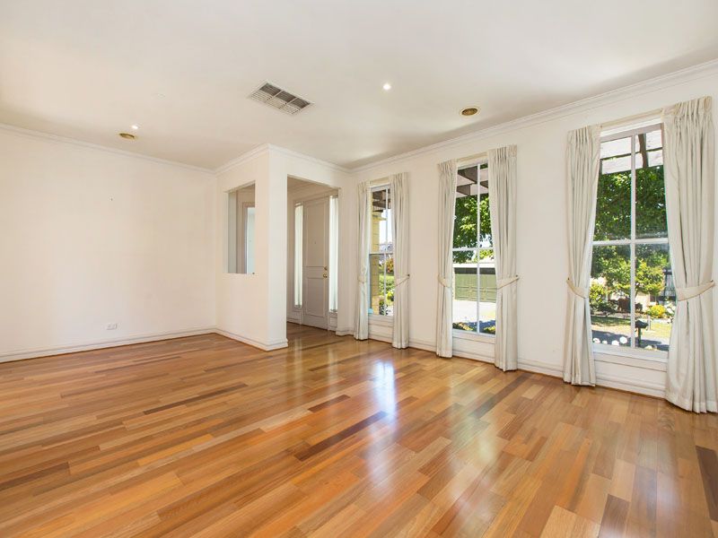 13 Martens Place, DINGLEY VILLAGE, VIC 3172