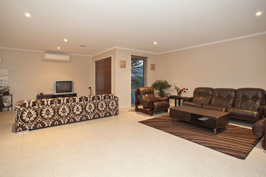 73 Golden Grove Drive, NARRE WARREN SOUTH, VIC 3805