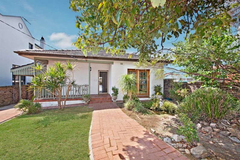 1 Hamel Crescent, EARLWOOD NSW 2206