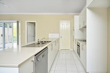 1/27 Railway Parade, NUNDAH, QLD 4012