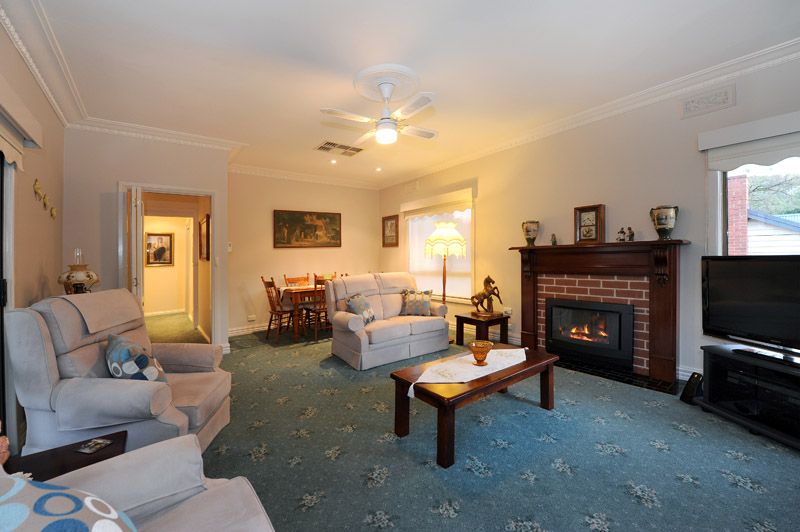 17 Rollings Road, UPPER FERNTREE GULLY, VIC 3156