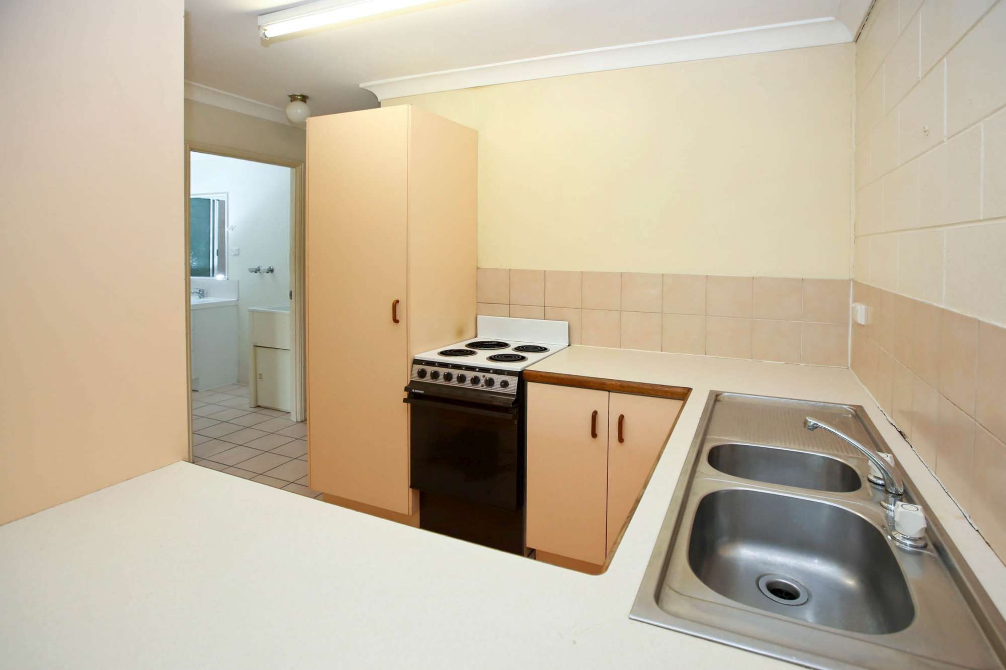 27 Warburton Street, NORTH WARD QLD 4810