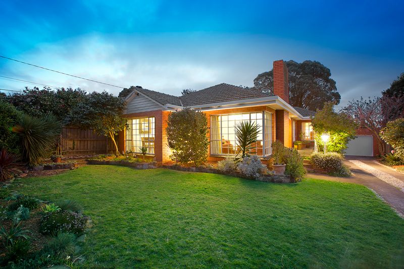 19 Burramine Road, GLEN WAVERLEY VIC 3150