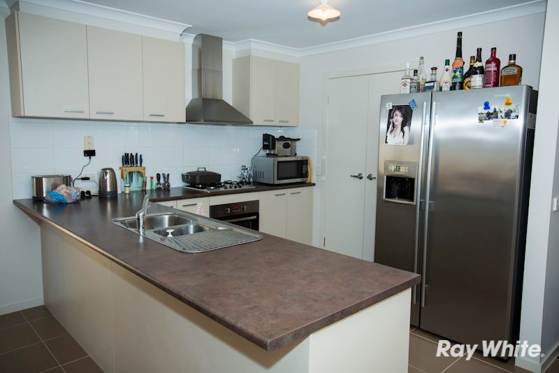 8 Penarie Place, PAKENHAM, VIC 3810