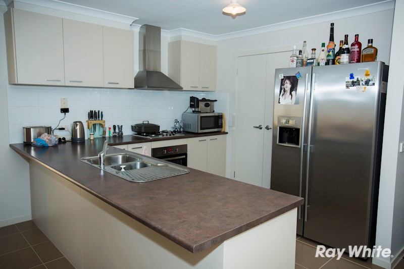8 Penarie Place, PAKENHAM, VIC 3810