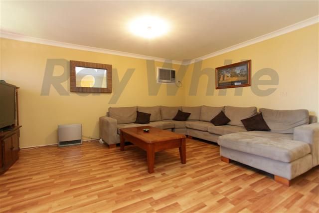 1 Sheoak Place, GLENMORE PARK, NSW 2745