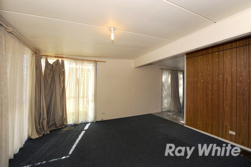24 Manuka Drive, FERNTREE GULLY, VIC 3156