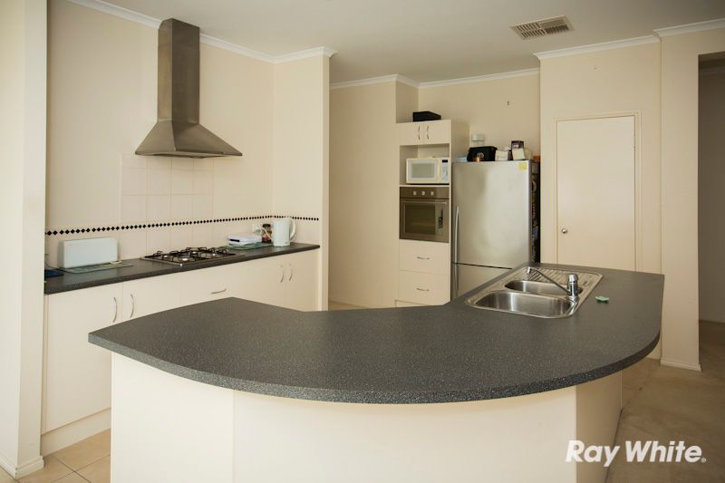 14 Barwon Drive, PAKENHAM, VIC 3810