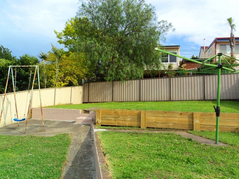 218 Gladstone Avenue, MOUNT SAINT THOMAS, NSW 2500
