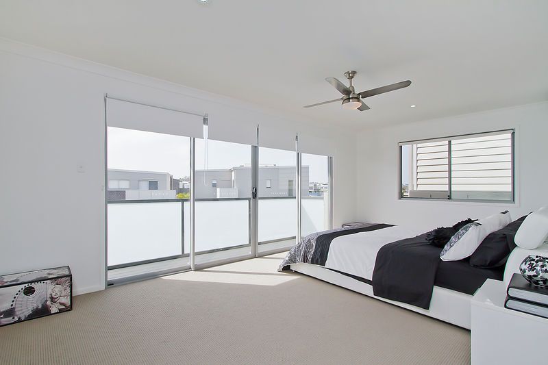 22 Emily Way, VARSITY LAKES, QLD 4227