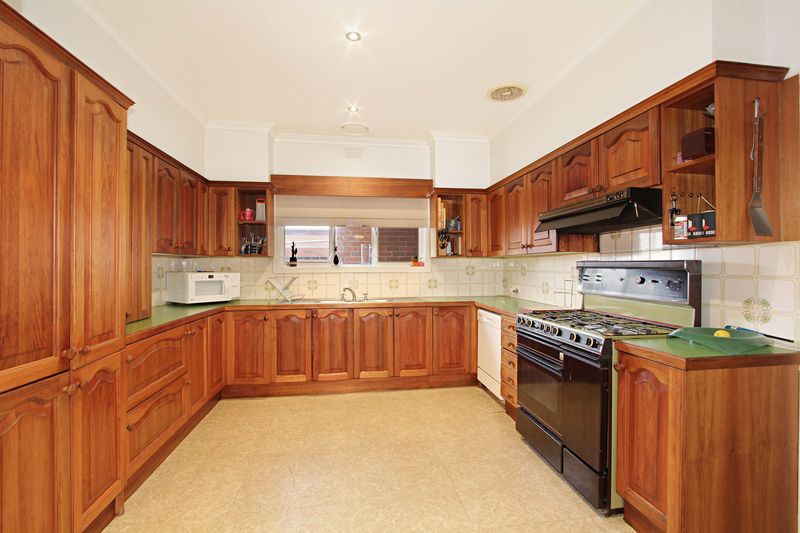 5 Tuhans Road, MOUNT WAVERLEY, VIC 3149