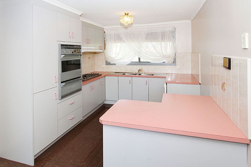 9 Senior Close, MILL PARK, VIC 3082