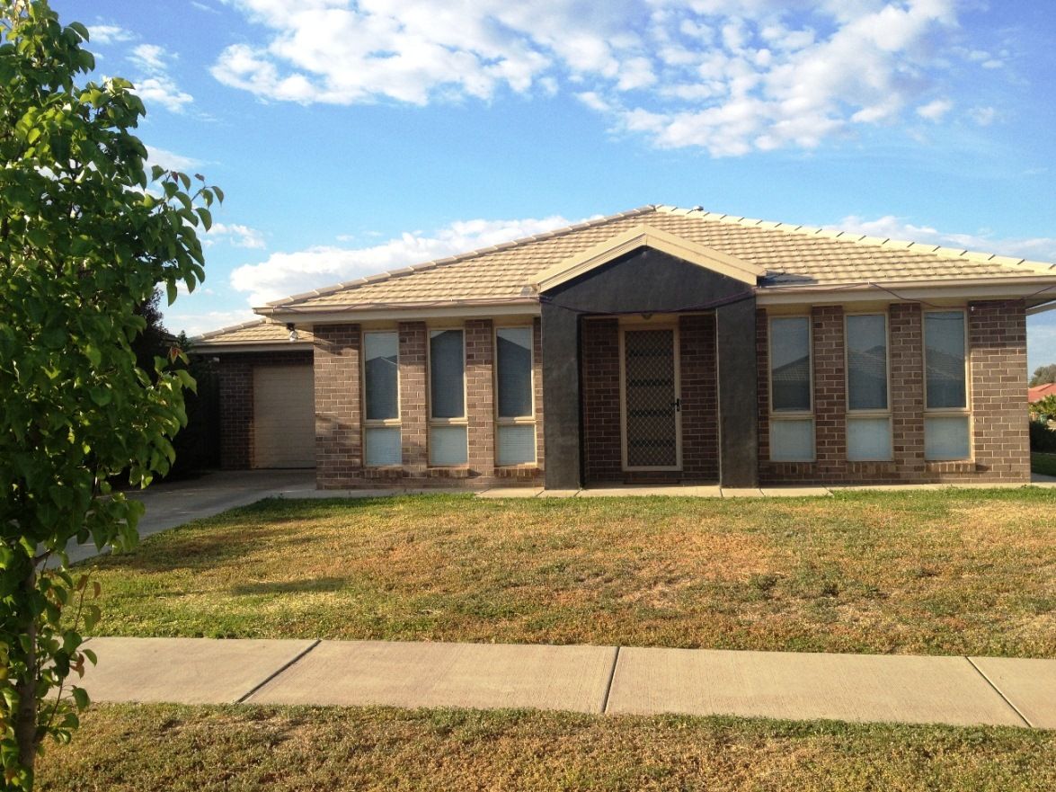 24 Barrima Drive, GLENFIELD PARK, NSW 2650