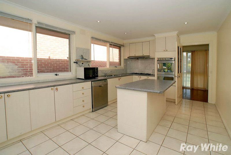 5 Wimbourne Court, WANTIRNA, VIC 3152
