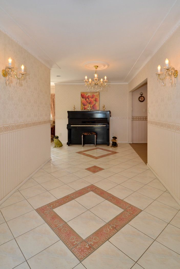 213 Walter Strevens Drive, Conifer Grove, Manukau City