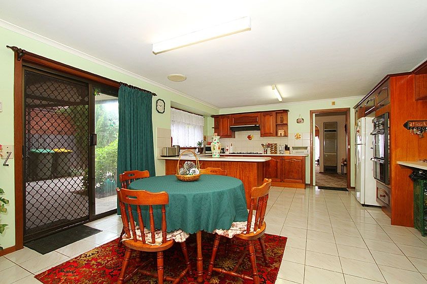 1 Royston Close, MILL PARK, VIC 3082